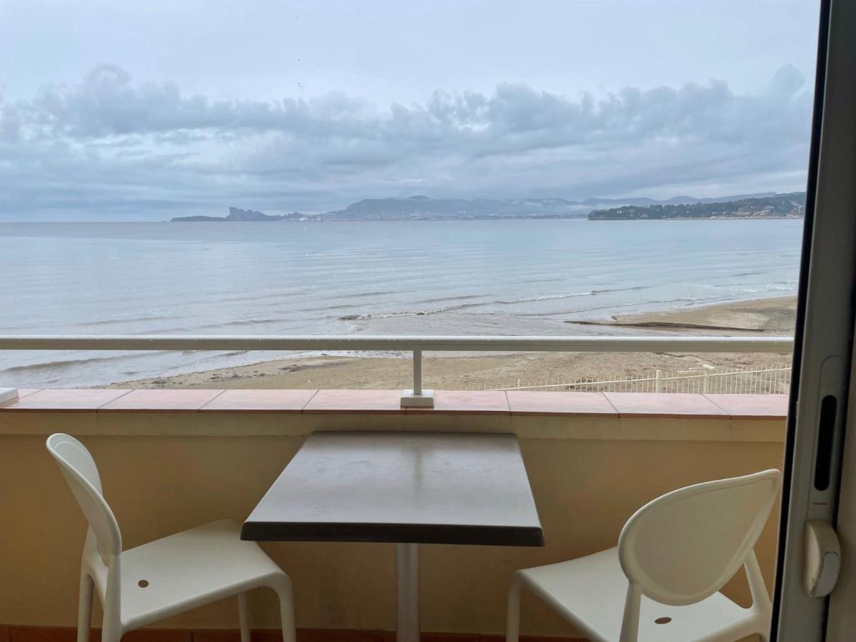 Au Tapis De Sable Hotel Saint-Cyr-sur-Mer Exterior foto