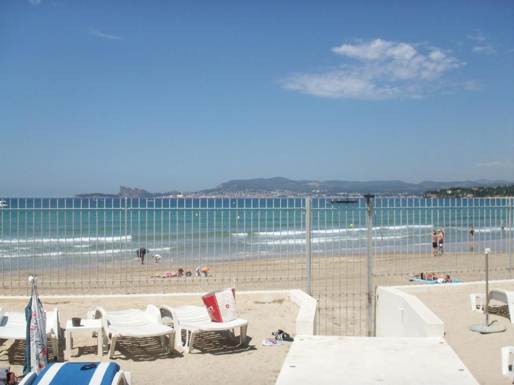 Au Tapis De Sable Hotel Saint-Cyr-sur-Mer Exterior foto