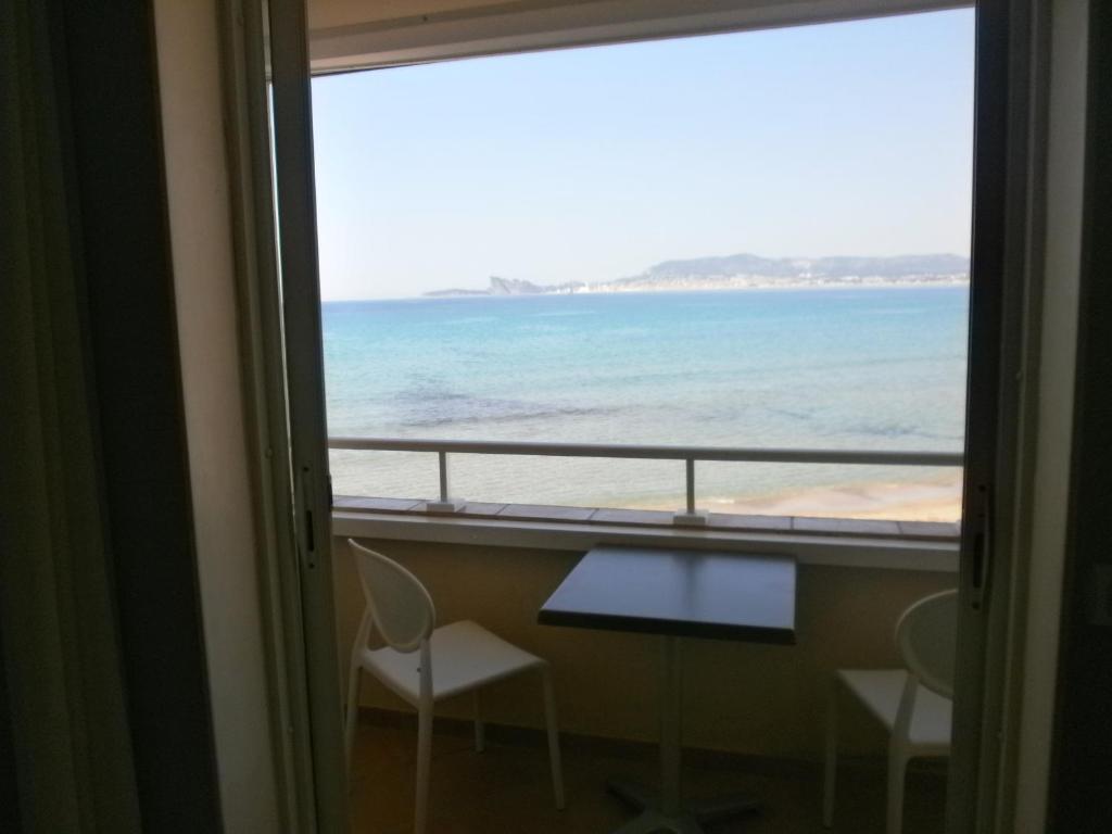 Au Tapis De Sable Hotel Saint-Cyr-sur-Mer Quarto foto
