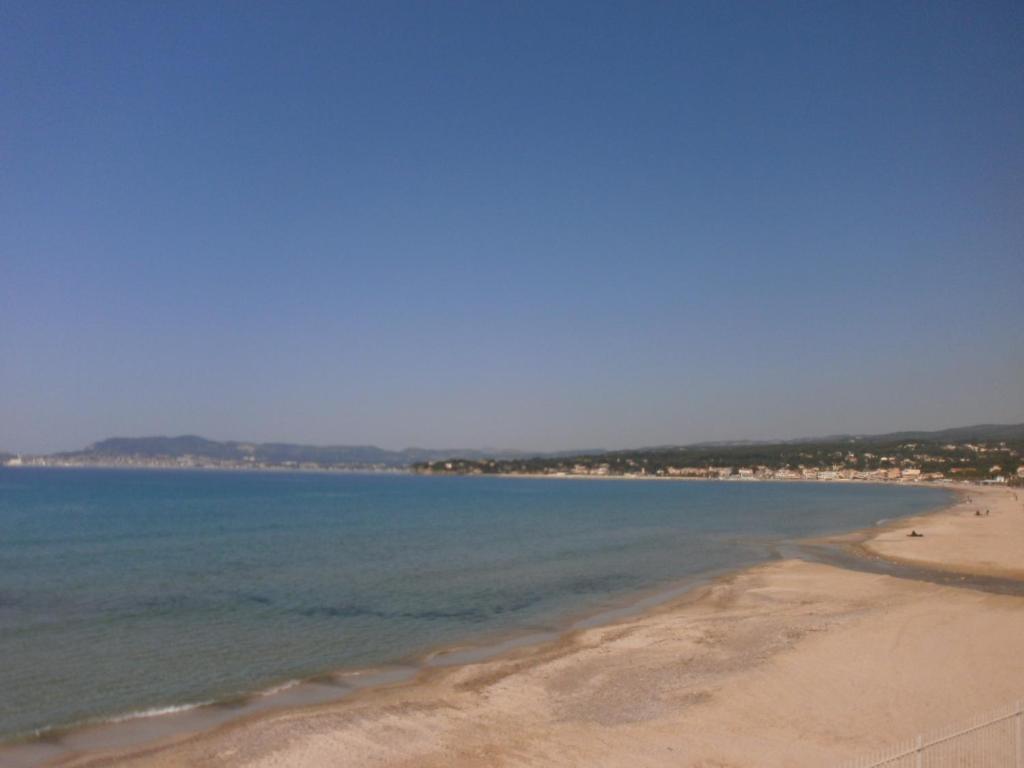 Au Tapis De Sable Hotel Saint-Cyr-sur-Mer Quarto foto